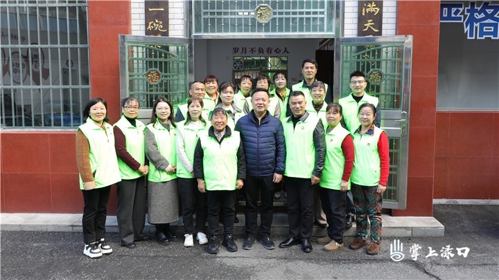 李晓彤到渌口区博爱志愿者联合会调研