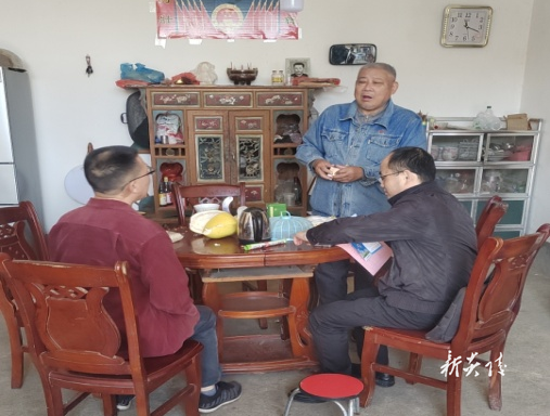 县医保局开展“千名干部进万家”活动