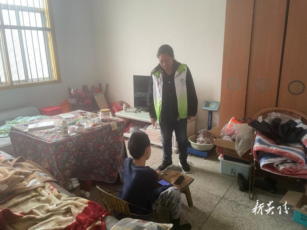 中村瑶族乡:暖心走访 关爱事实无人抚养儿童