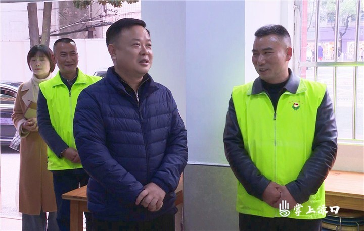 李晓彤到渌口区博爱志愿者联合会调研