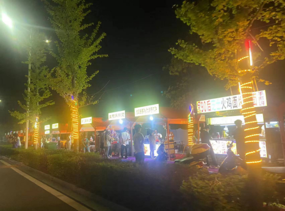 学林街道城管中队开展餐饮油烟污染专项整治行动