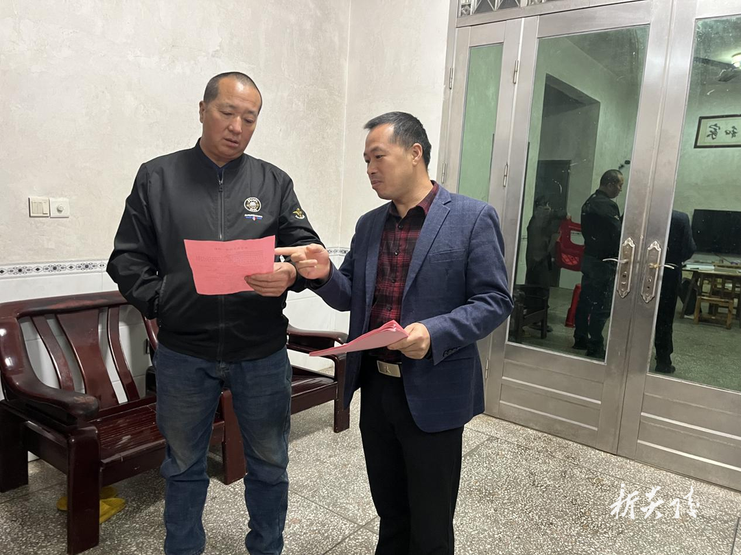垄溪乡:禁毒宣传进村入户 齐心共建无毒家园