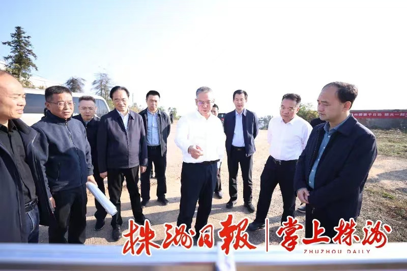 曹慧泉在醴陵巡林并调研乡村振兴工作