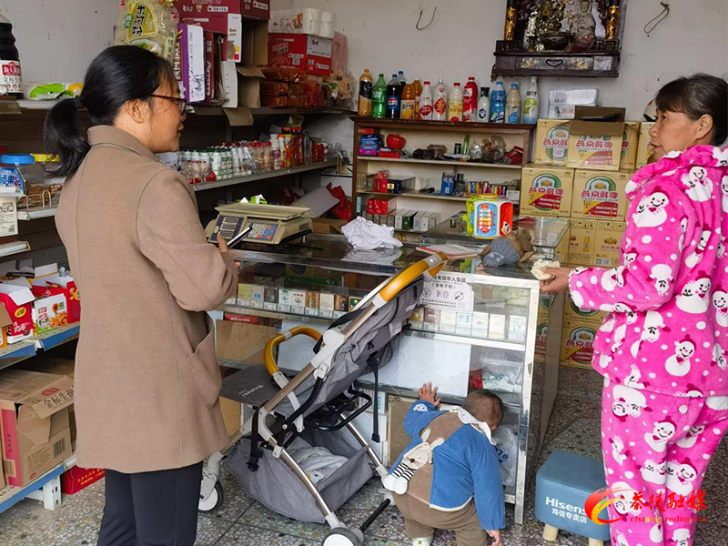 思聪街道茶冲村：入户访民情 暖心零距离