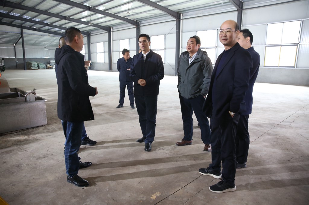 武挪强调研江桥街道经济社会发展情况