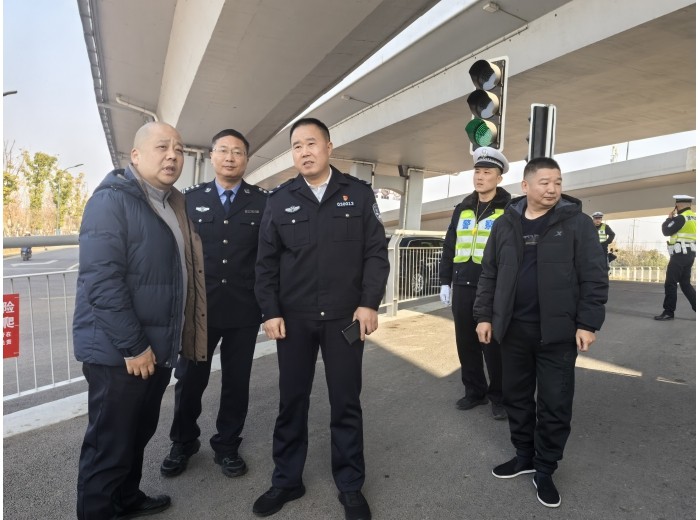 成良池同志调研督导市“2025元旦迎新”活动安全工作