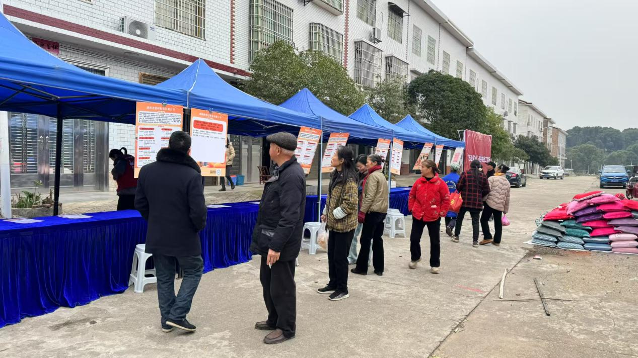 沈潭镇：“家门口”的招聘会，促镇村群众就业