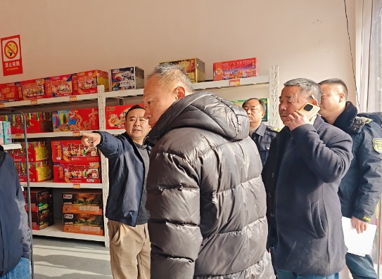 茶山镇:开展烟花爆竹零售店复核检查工作