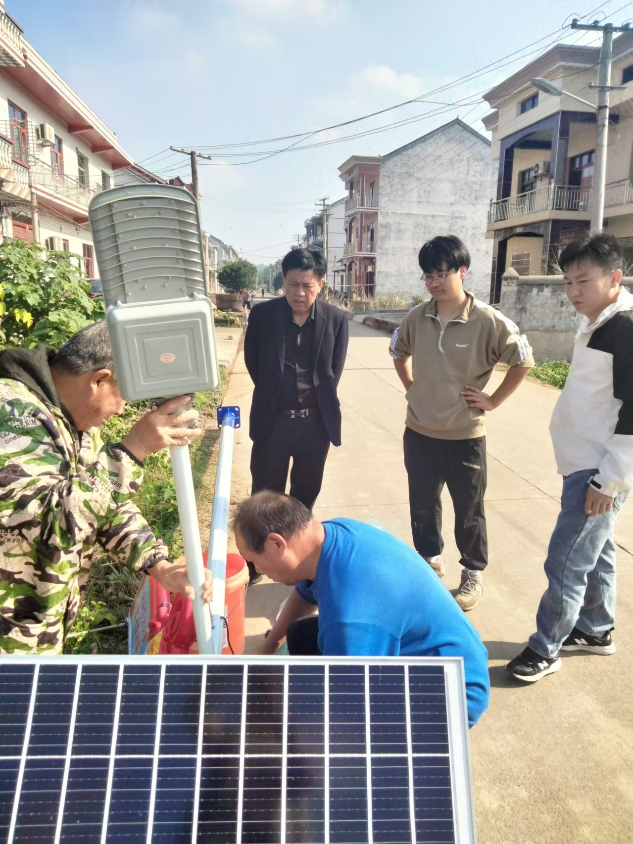 联星街道田富村：安装太阳能路灯  照亮乡村幸福路