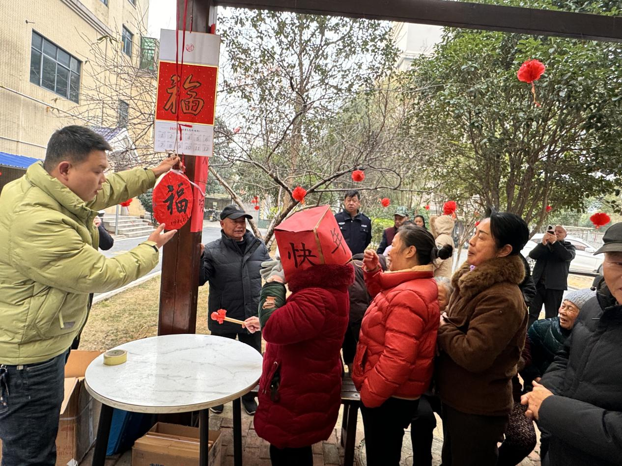 雅苑送福暖人心 中医义诊展关怀