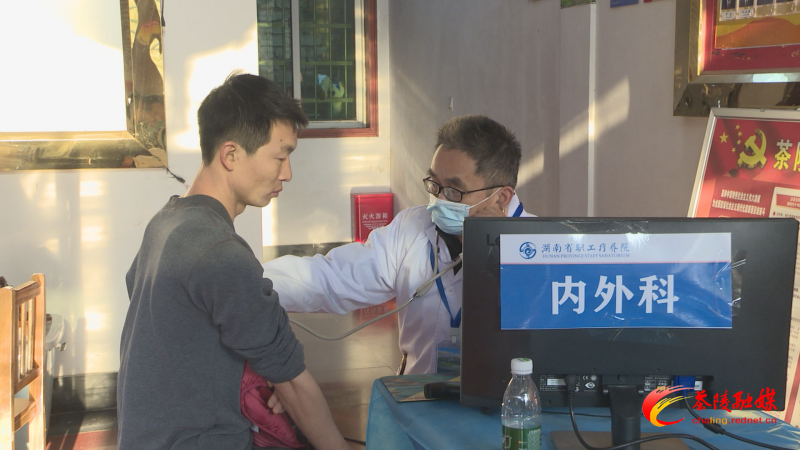 暖心又暖“新” ！工会移动体检车开到新就业形态劳动者身边