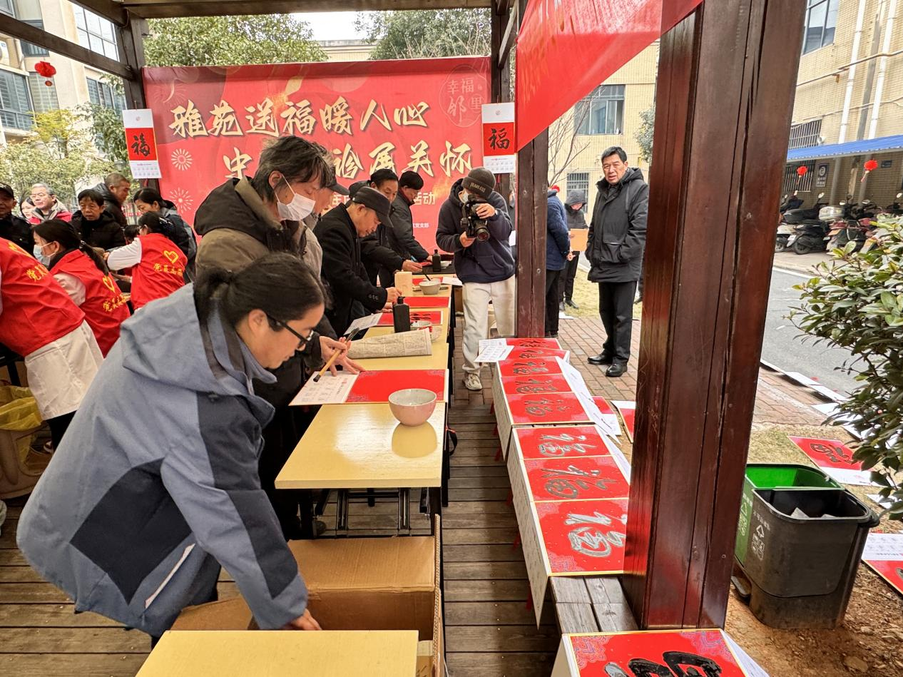 雅苑送福暖人心 中医义诊展关怀