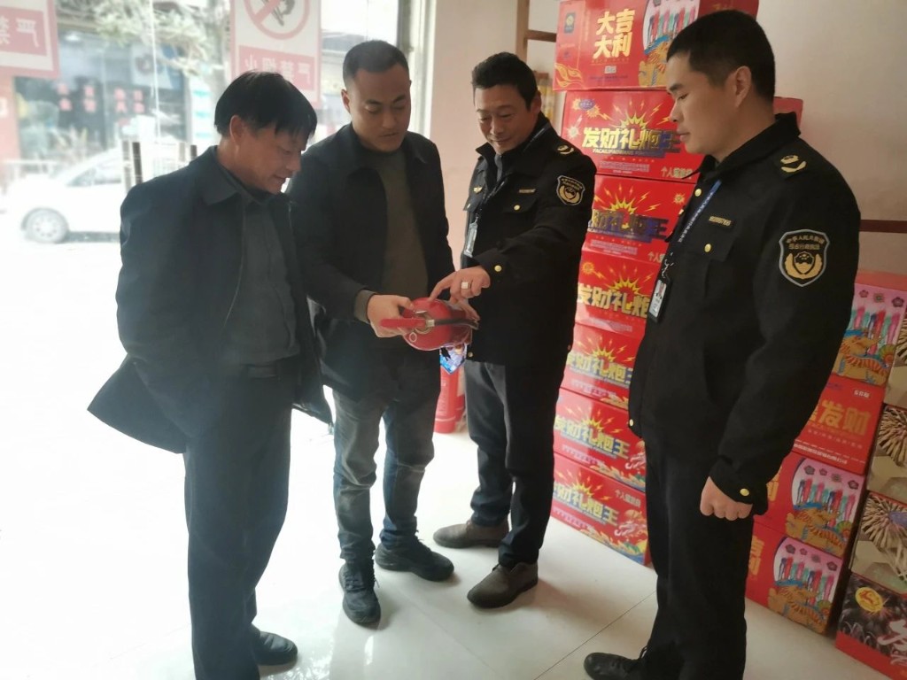 龙船镇开展消防安全知识培训及安全生产工作部署