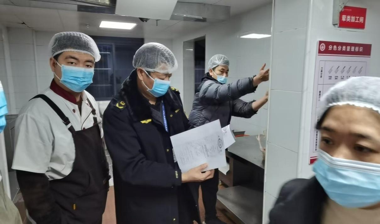 区市场监管局开展学校食堂肉制品检查，守护师生"舌尖上的安全"