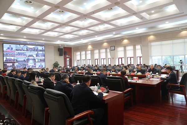 省财政厅召开党组理论学习中心组（扩大）会议 传达学习中央经济工作会议精神