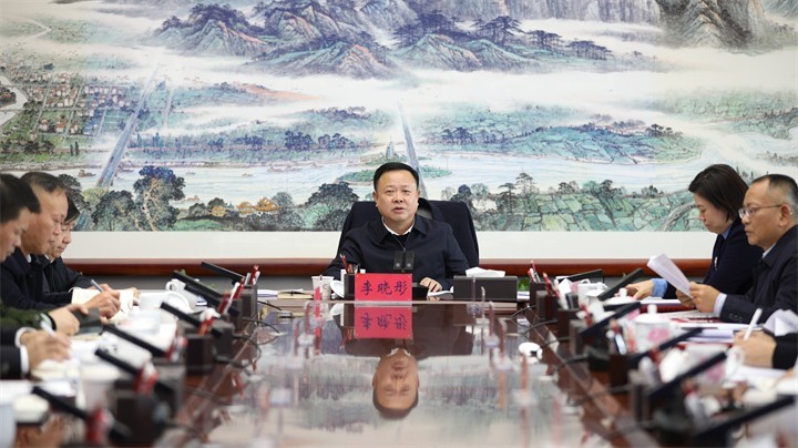 李晓彤主持召开区委常委会第22次会议