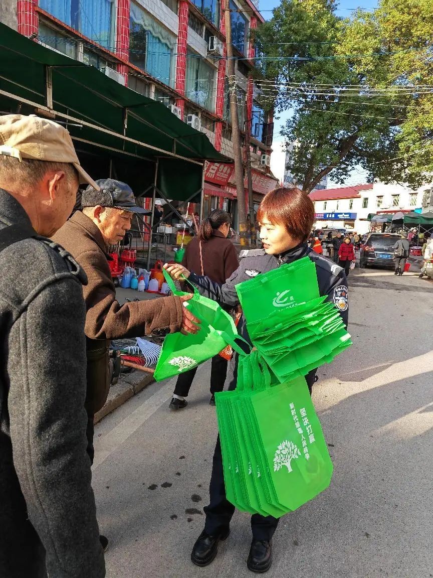 淦田镇禁毒宣传进集市，全面筑牢防毒线