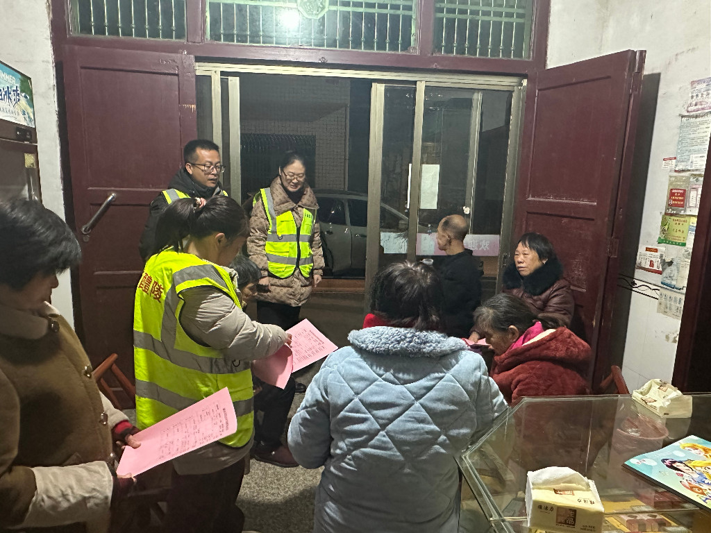 茶山镇：开展“敲门行动”，守住人民安全防线