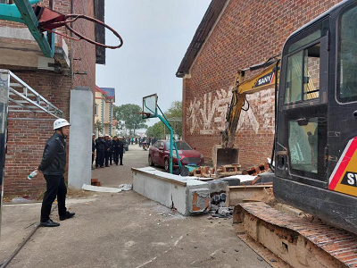 谭桥街道:严守法律红线 强制拆除违建