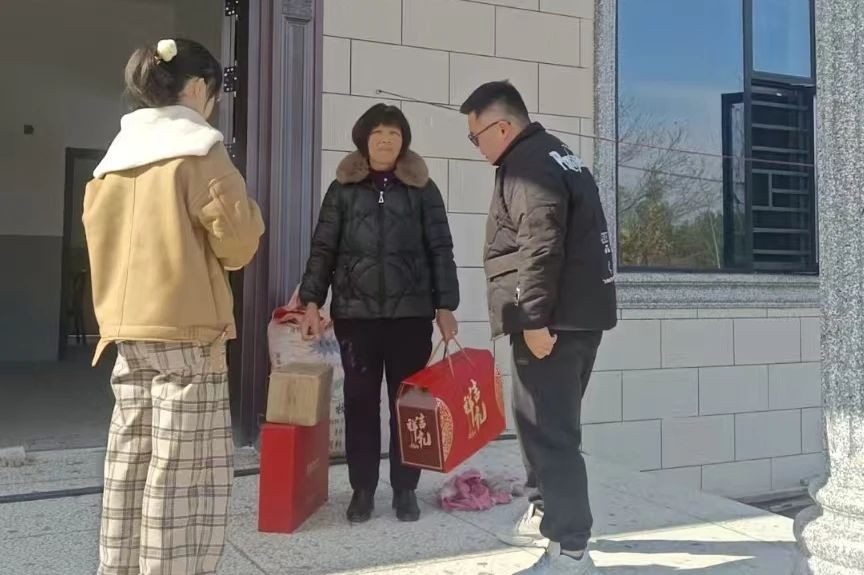 情系边海防 慰问暖人心