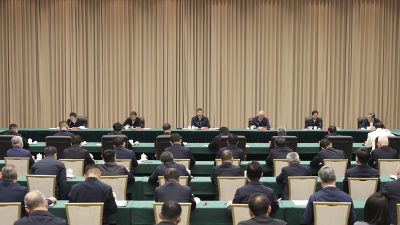 习近平在听取海南省委和省政府工作汇报时强调：紧紧围绕建设“三区一中心”的战略定位 奋力谱写中国式现代化海南篇章