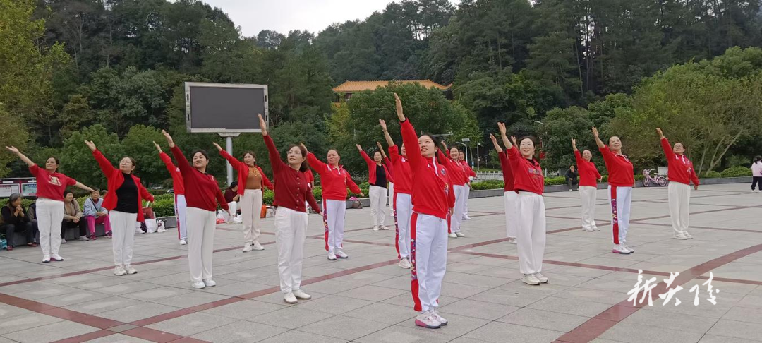 霞阳镇：舞出“志愿红”点亮 乡村的文化生活