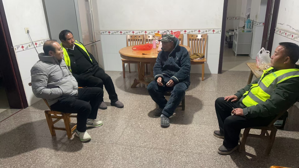 茶山镇：开展“敲门行动”，守住人民安全防线