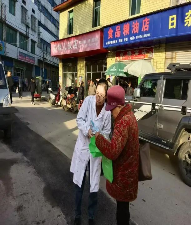 淦田镇禁毒宣传进集市，全面筑牢防毒线