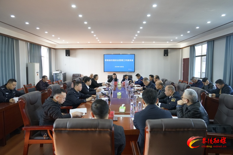 杨红兵带队督查校园安全工作
