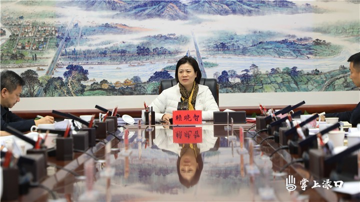 赖晓智主持召开区二届政府第52次常务会议