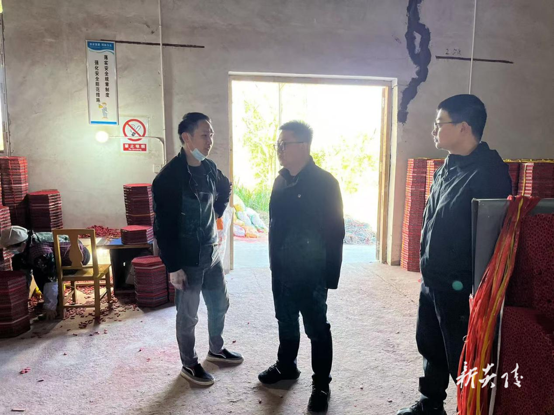 鹿原镇开展烟花爆竹领域“打非治违”专项行动
