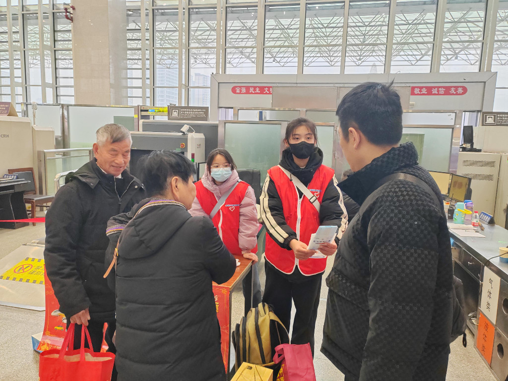 株洲开展“情满旅途”春运志愿服务活动