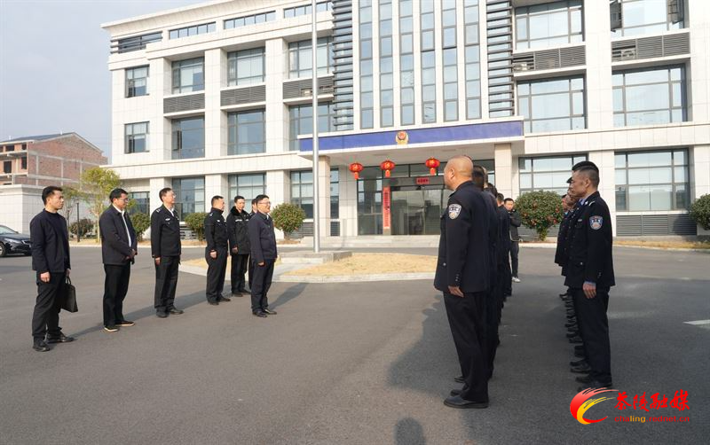 唐杰带队调研督导全县春节安全稳定工作 并看望慰问一线执勤民辅警