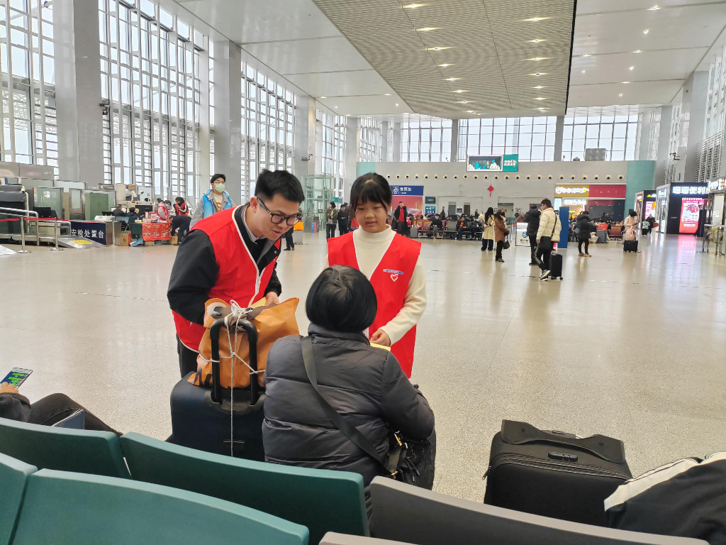 株洲开展“情满旅途”春运志愿服务活动