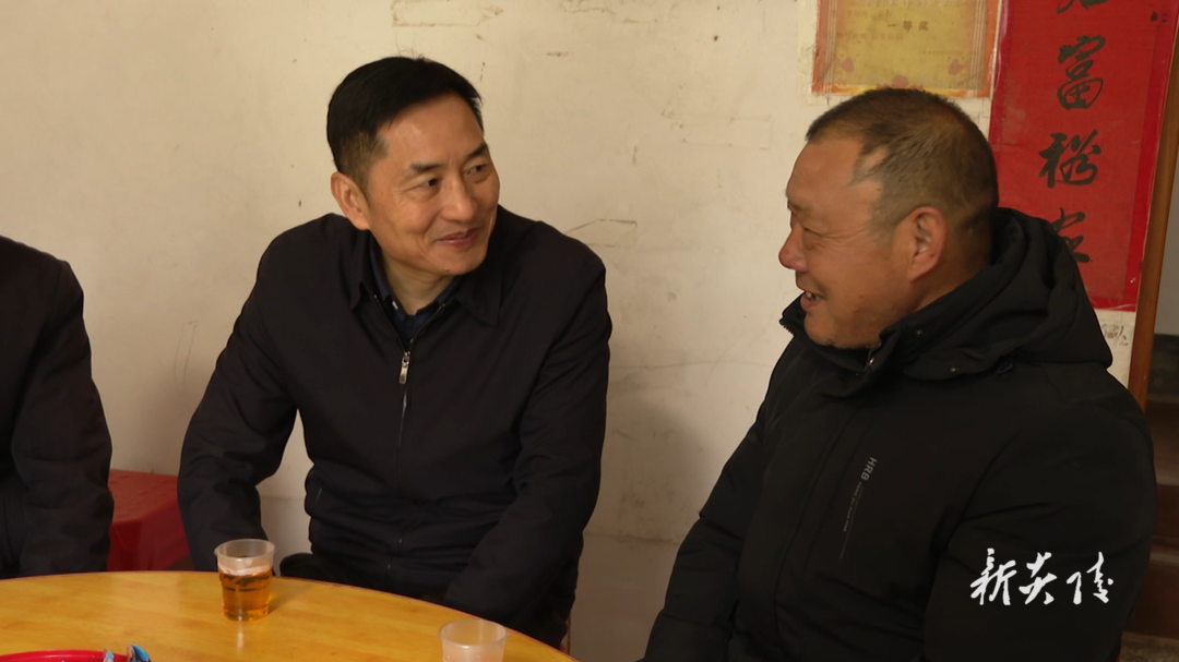 尹朝晖开展安全检查并慰问干部群众