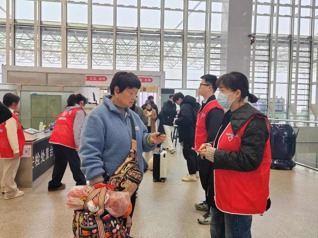 株洲开展“情满旅途”春运志愿服务活动