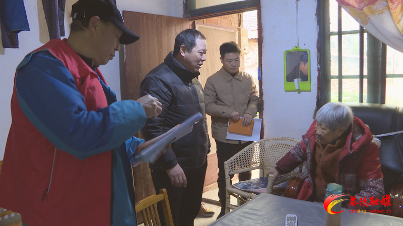 思聪街道：开展敲门行动 守护冬日安全