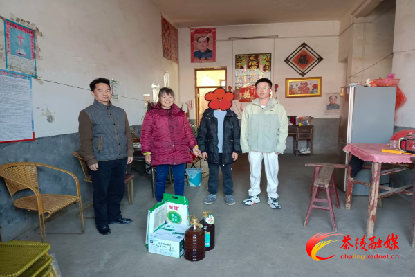 界首镇开展“迎新春 送温暖”走访慰问活动