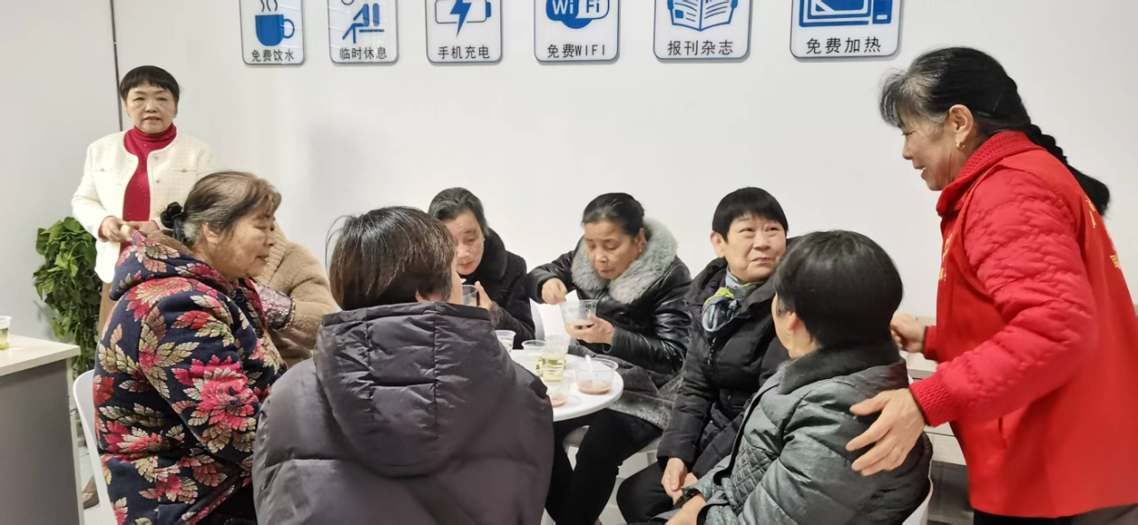 【党旗下的新时代文明实践】联星街道雪花社区开展“童心暖腊八 敬老迎新年”志愿活动