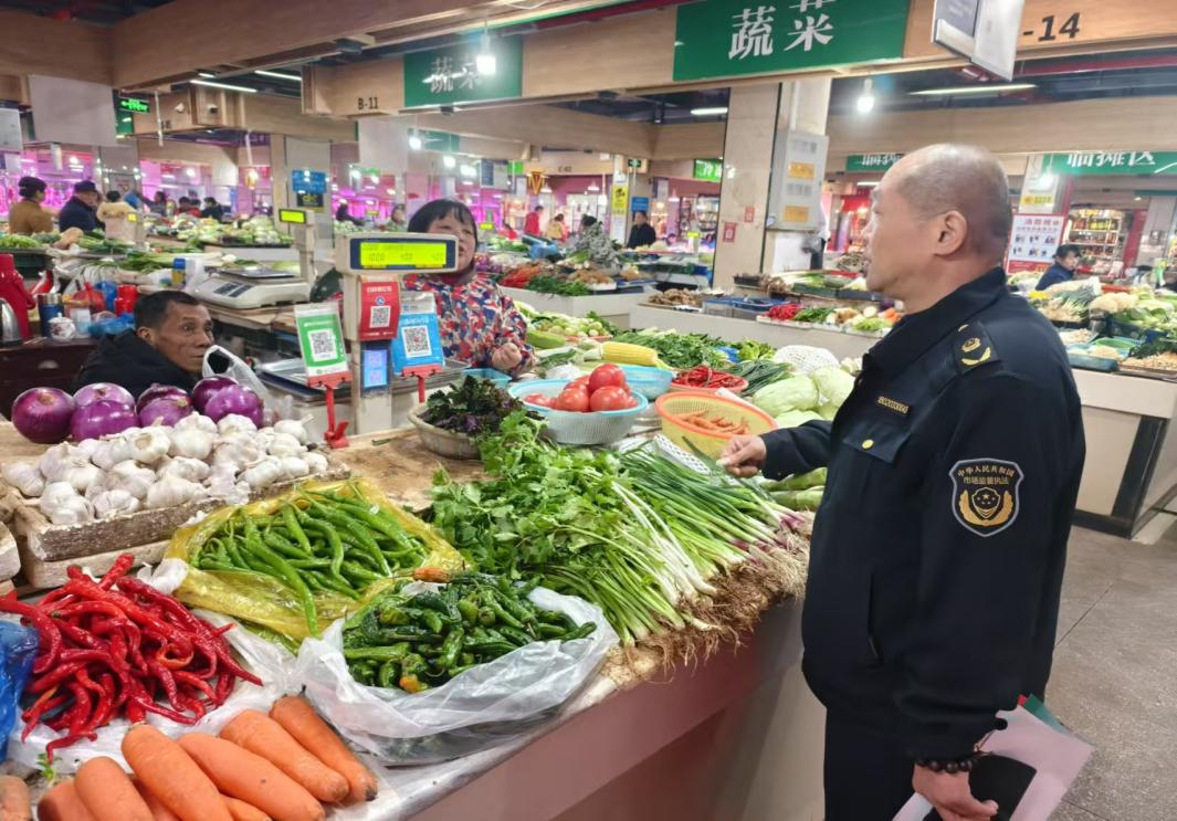石峰区市场监督管理局开展“年关守护”专项行动， 构筑食品安全“防护网”