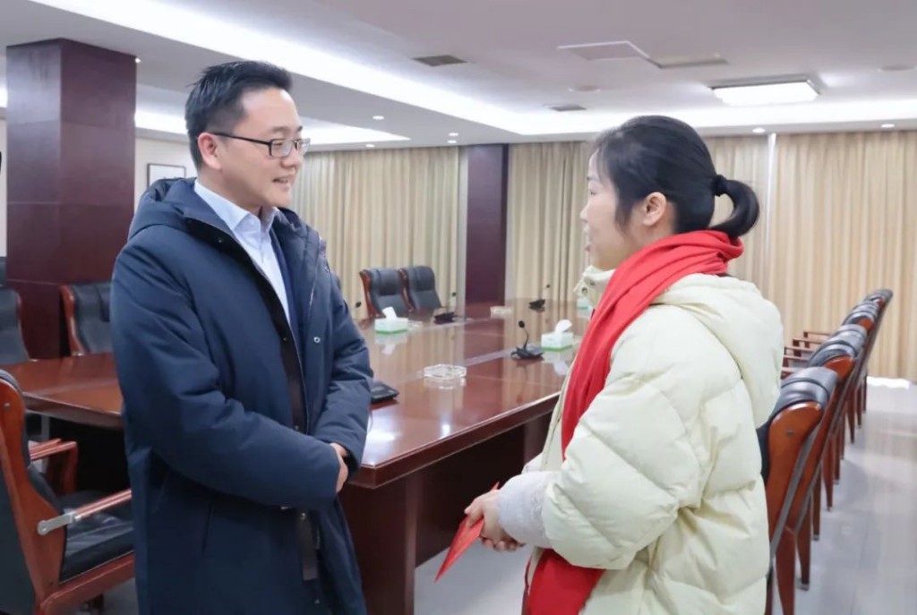 暖冬慰问 情满新春
