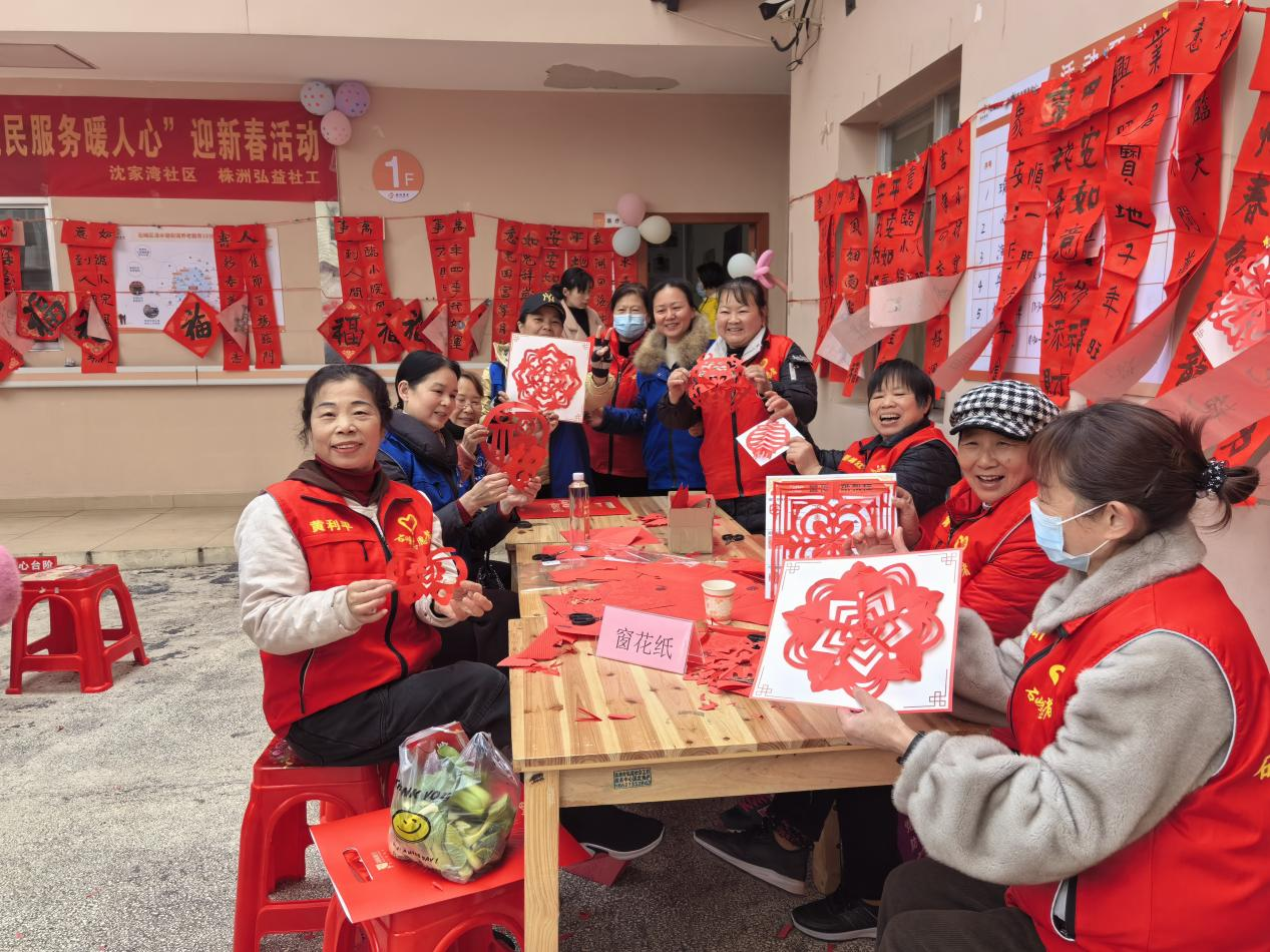 沈家湾社区：“笔墨凝香送春联，便民服务暖人心”迎新春活动