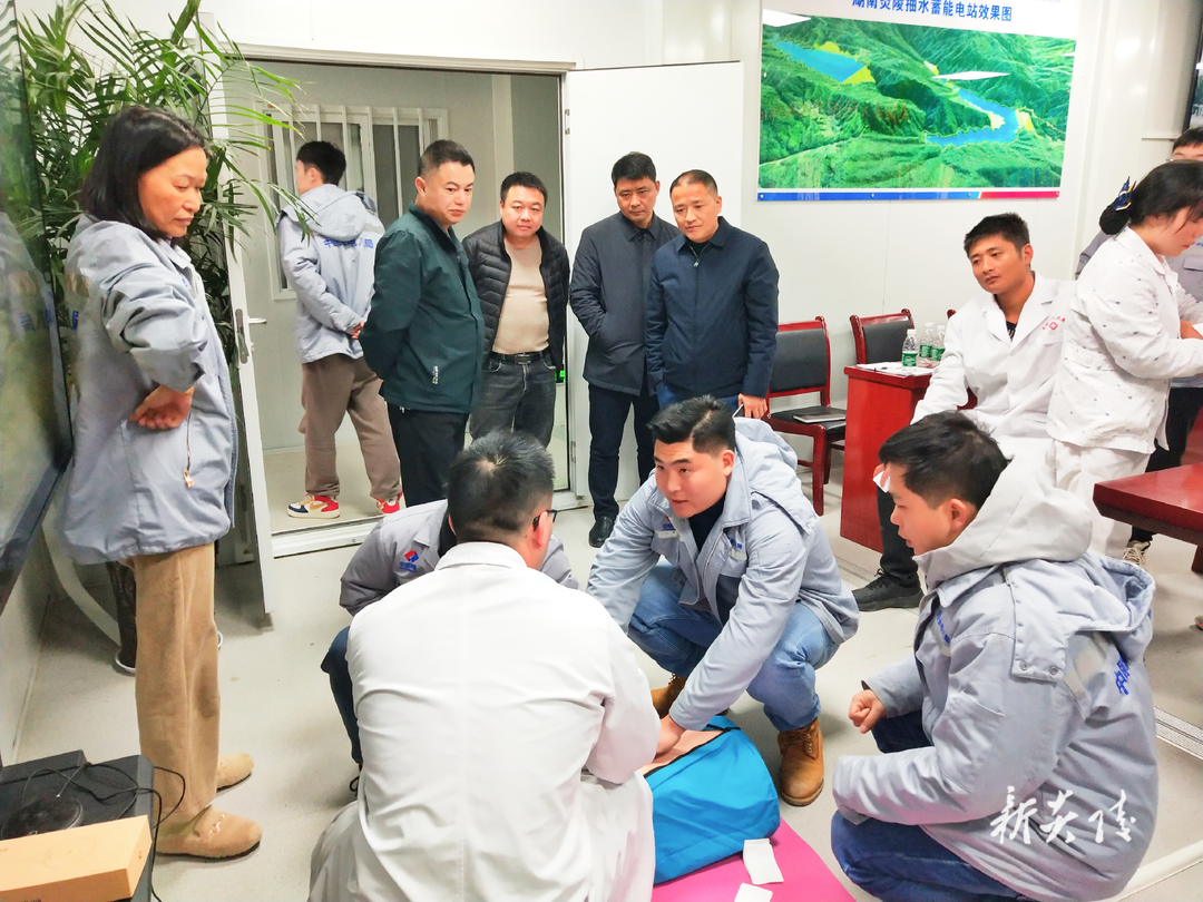 县人民医院：健康义诊进企业 爱心服务零距离