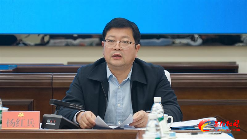 邓元连主持召开县委常委会2025年第1次会议