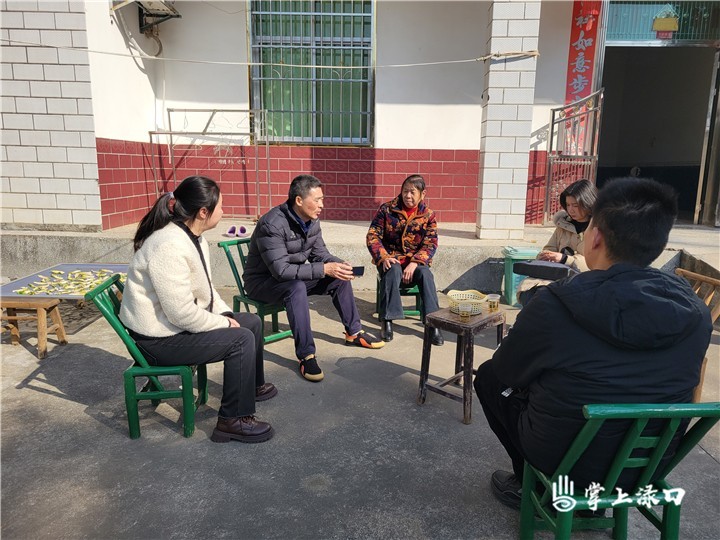 市委宣传部一行来渌口区慰问道德模范