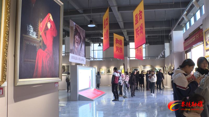 【大年里的好风尚】迎新年看年画 《乡里乡亲》油画作品展开展