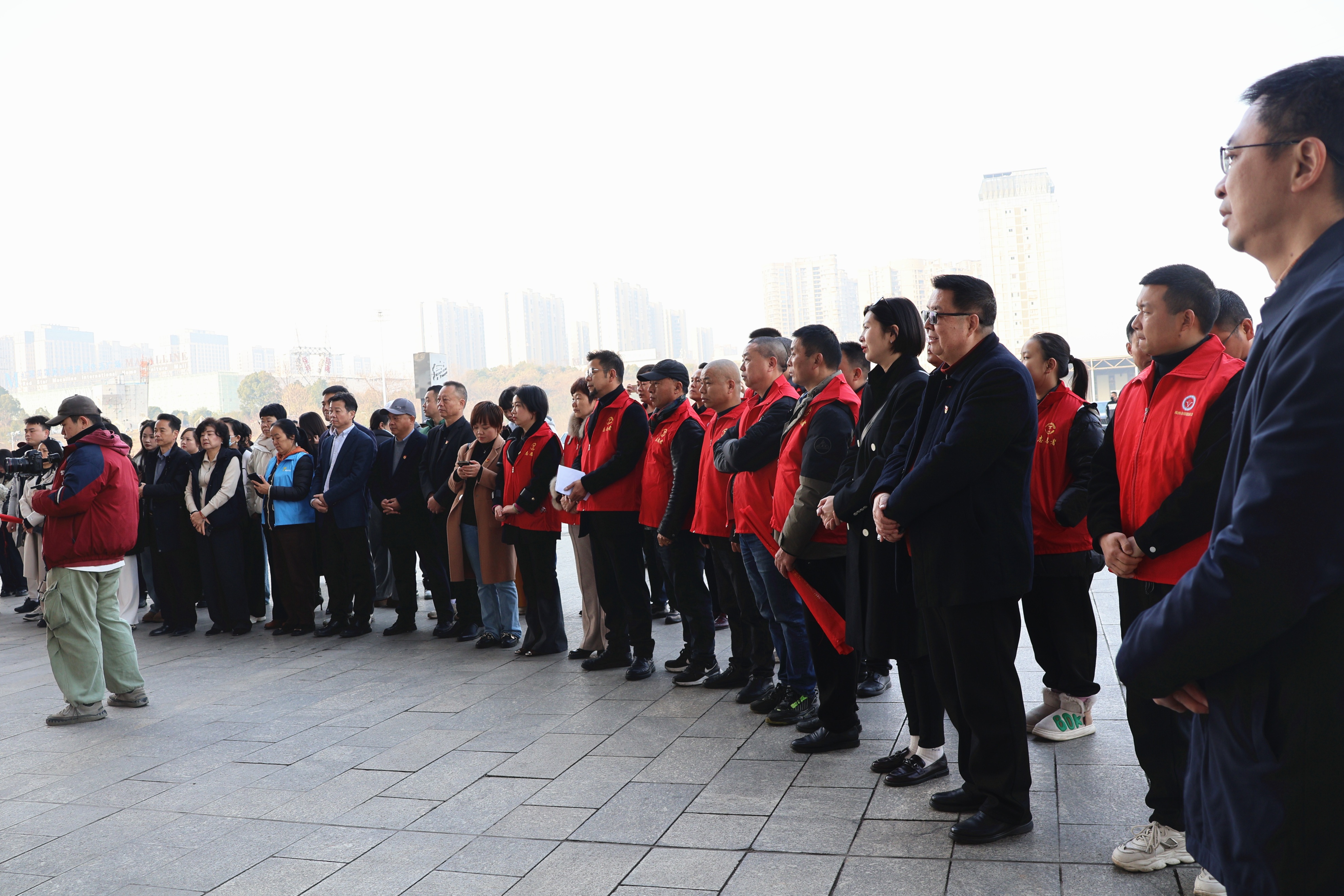 欢欢喜喜过大年 冬日暖心送温暖 社会组织开展春节前走访慰问活动
