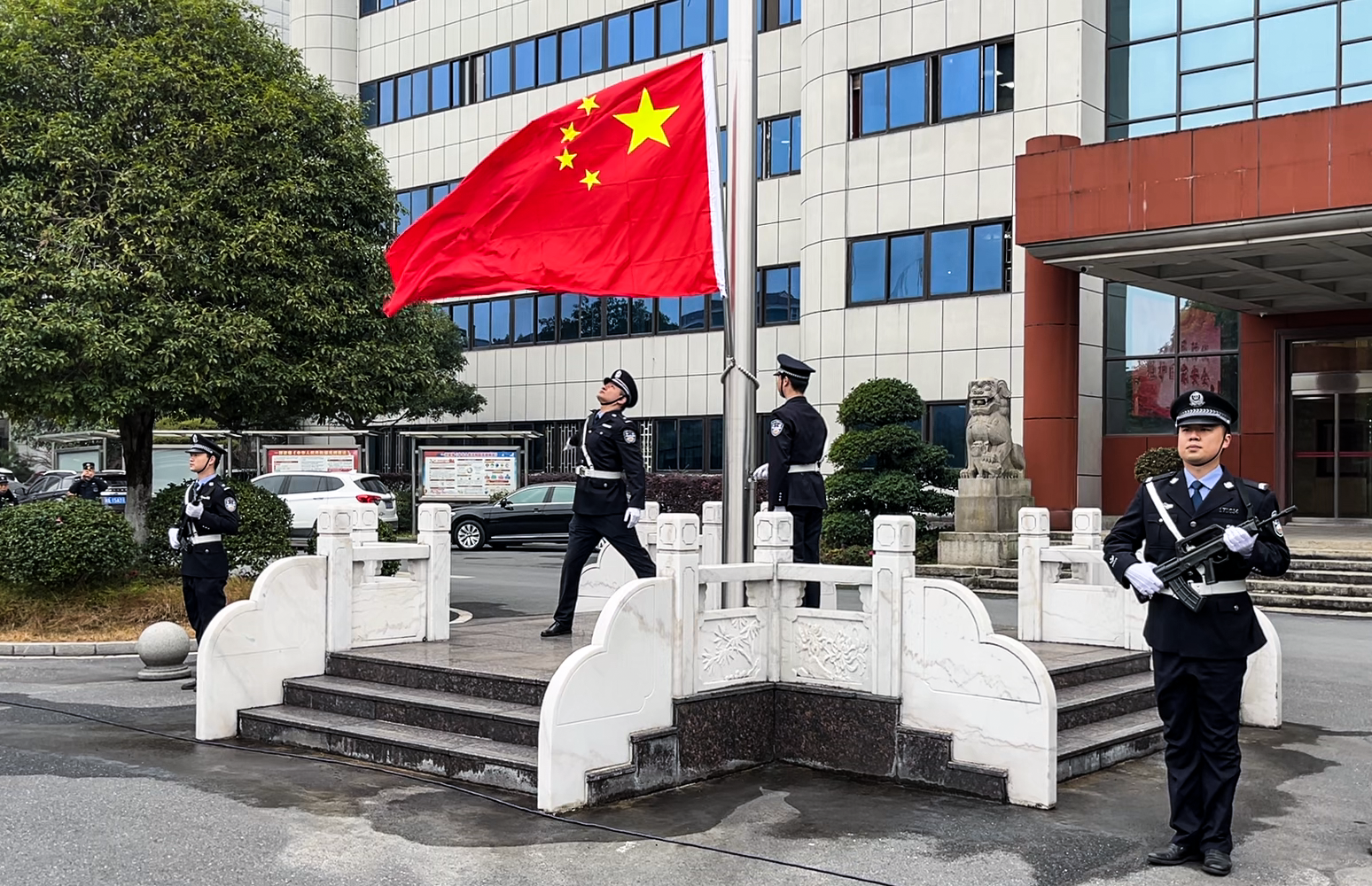 上班首日升旗：醴陵吹响高质量发展冲锋号