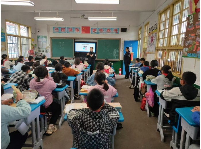 强化“四个一”举措  护航开学新征程