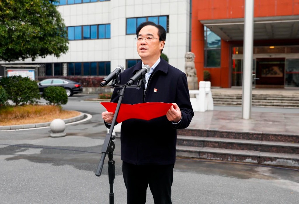 上班首日升旗：醴陵吹响高质量发展冲锋号